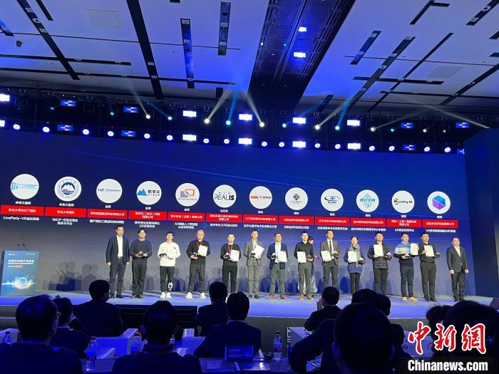 图为颁奖仪式现场。　李晛 摄