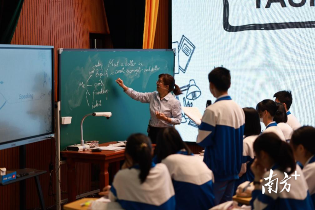 佛山市华英学校老师陈凯云授课。