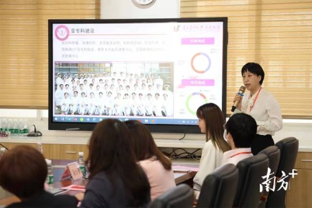 南方医科大学顺德医院妇科主任邓凯贤介绍妇科最新发展情况。 南方+ 欧阳少伟 摄