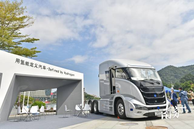广东汉合自主研发的首辆700bar氢燃料电池自动驾驶重卡，单次加氢续航能力近1000km。戴嘉信 摄