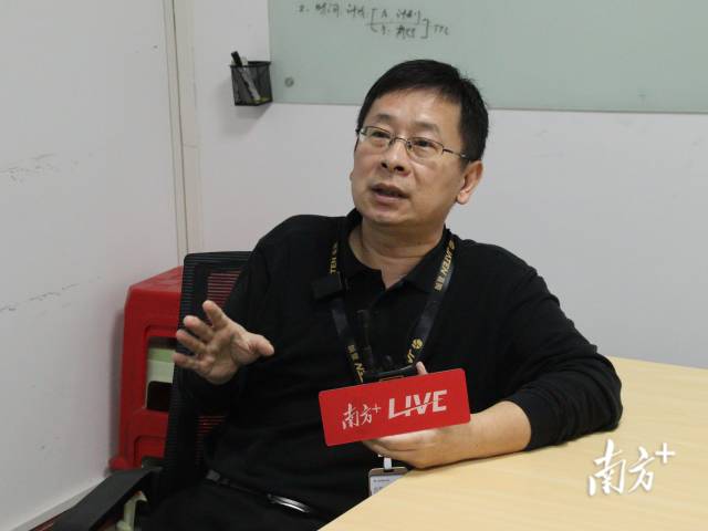 范进军接受采访。张艳青 摄