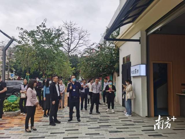 容桂街道振华社区建设“社区客厅”居民议事阵地，撬动多元主体参与到社区治理。欧阳少伟 摄