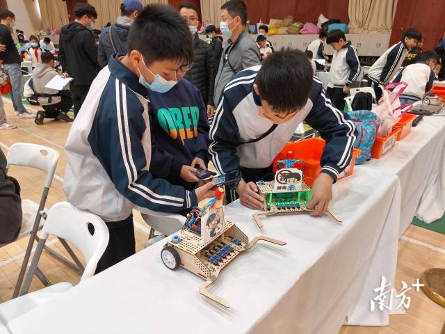 本次科创节竞赛项目共设置12项比赛内容，并实现区、镇赛事两级联动。李欣摄