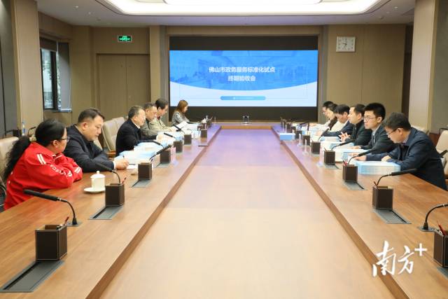 专家组听取试点项目推进情况。
