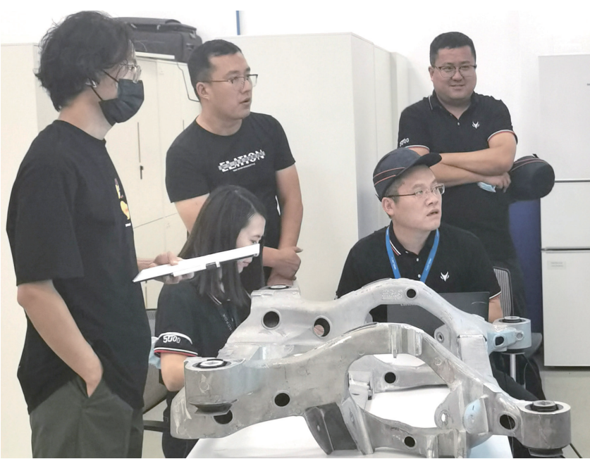 李波 为了0.2毫米的精度控制4.png