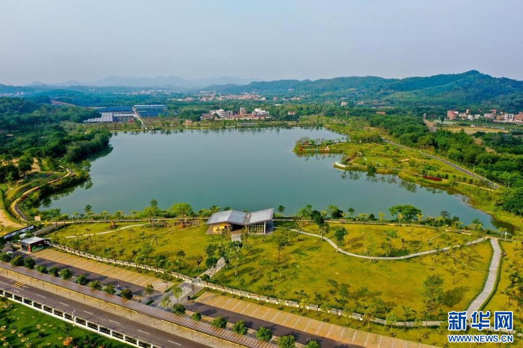 “采石坑”变为村民健身娱乐的休闲场所——竹洞湖。新华网发（供图）