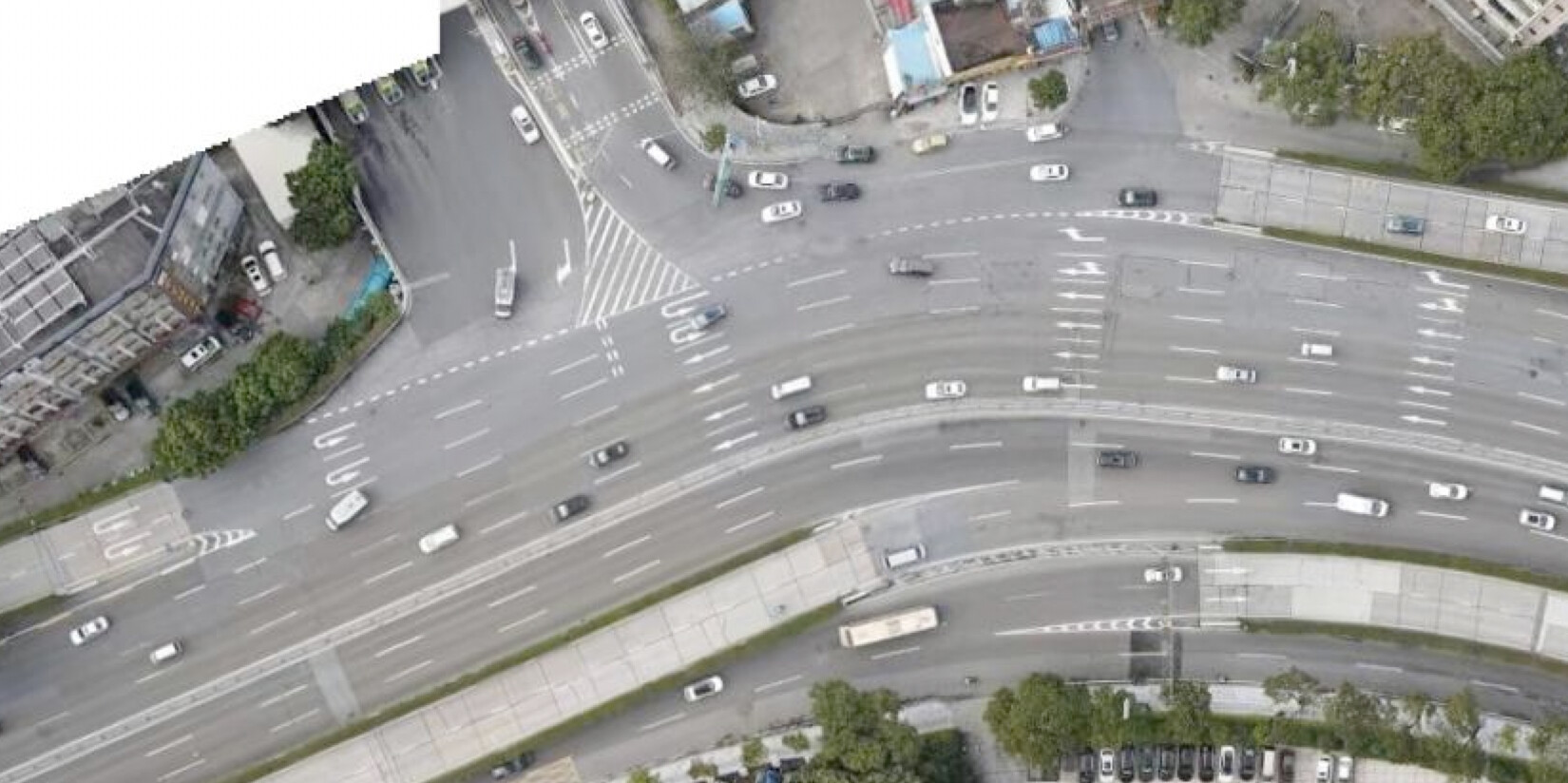 燕岭路广汕收费站路段交通标线情况（优化前）