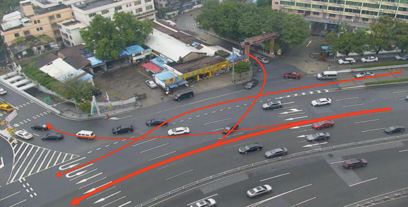 燕岭路广汕收费站路段车辆汇流情况（入口优化前）