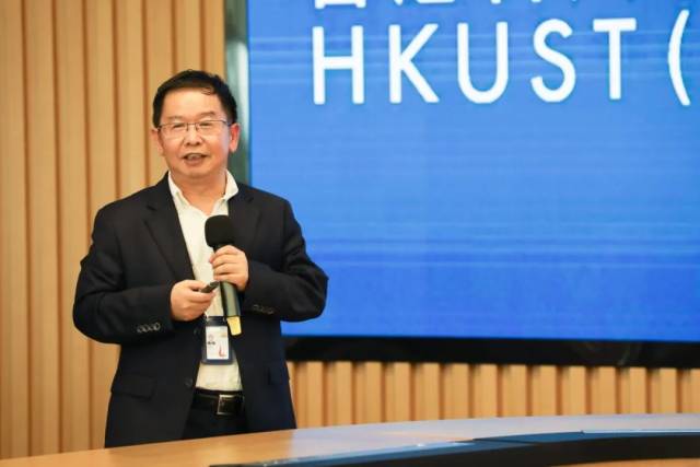 郑君瑜教授发言。