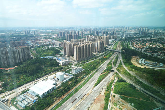  新塘站外铁路四通八达