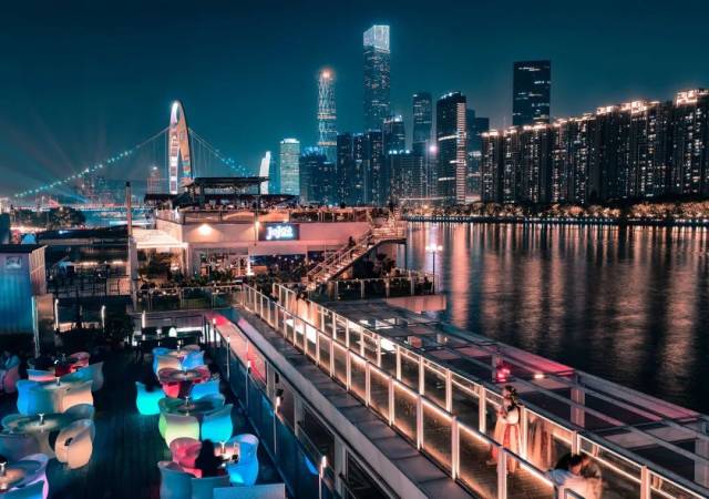 △广州海珠，夜幕下的琶醍，有欣赏广州塔和珠江新城的绝佳机位。