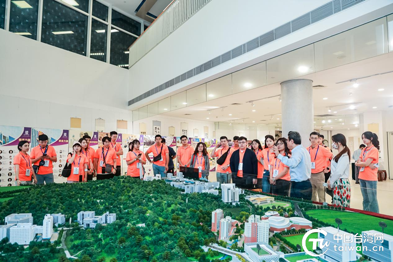 台青参观香港中文大学（深圳）。（中国台湾网 发）
