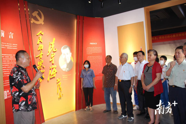 老干宣讲队在星海故里历史文化中心开展宣讲活动。