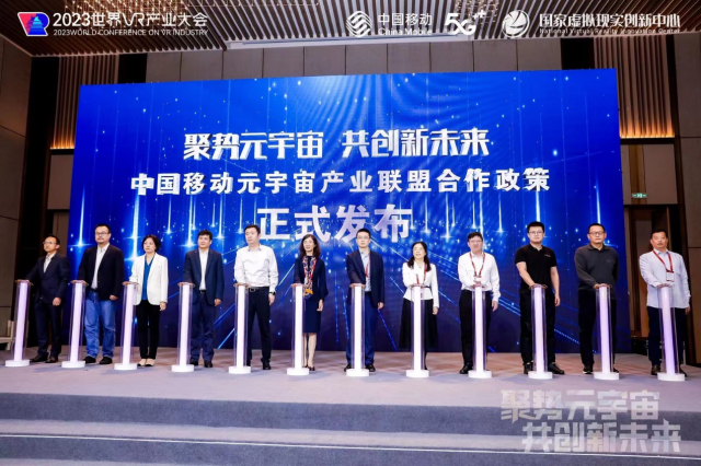 4K花园执行总裁李泓冰（右二）出席活动与联盟伙伴一同见证