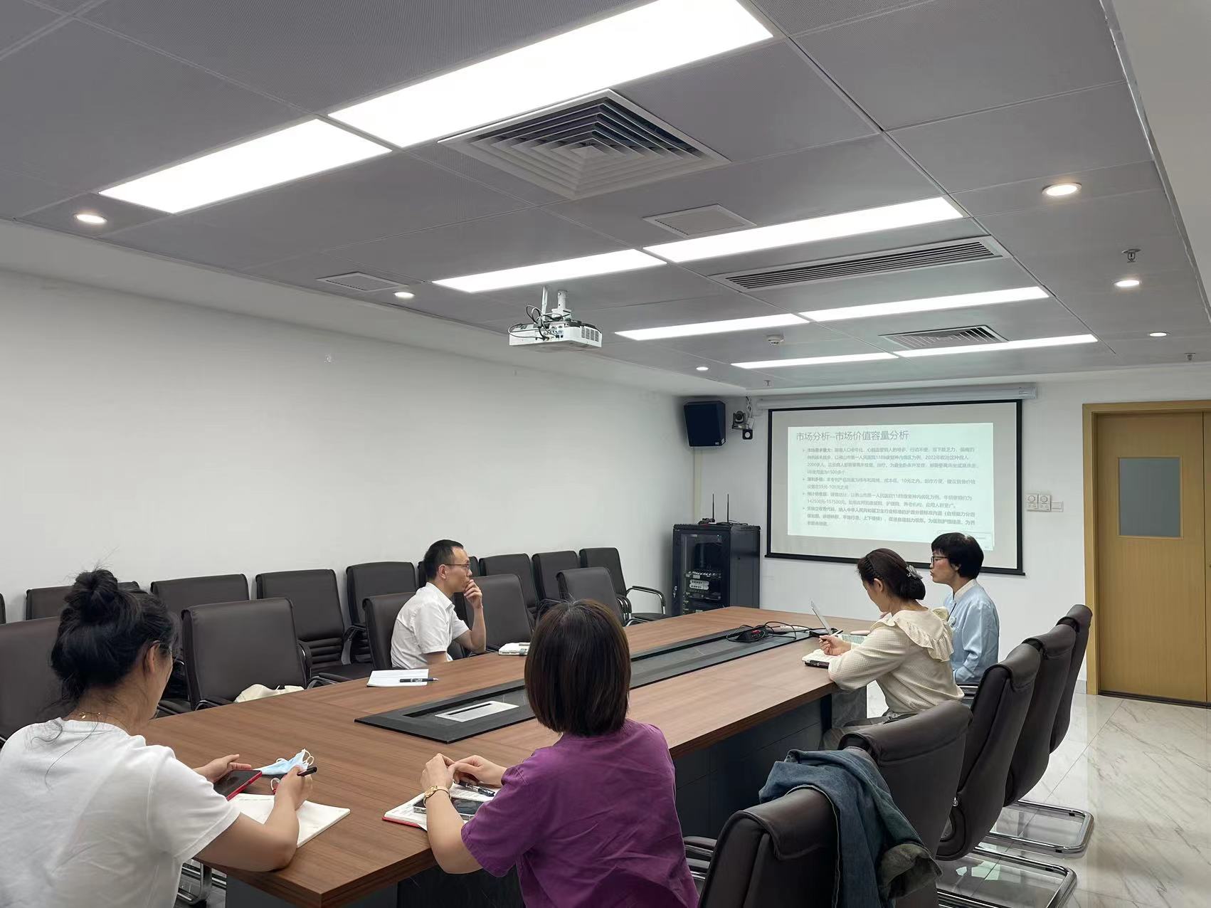 9月12日在佛山市一分析两位老师专利可转化的价值 (1).jpg