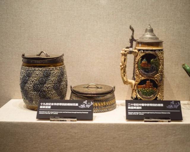 ▲华侨带回国的日用物件