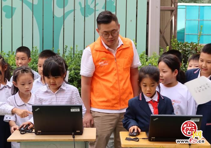 融媒·画像丨抱着“科学”下乡