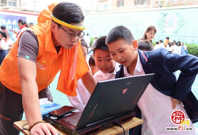 融媒·画像丨抱着“科学”下乡