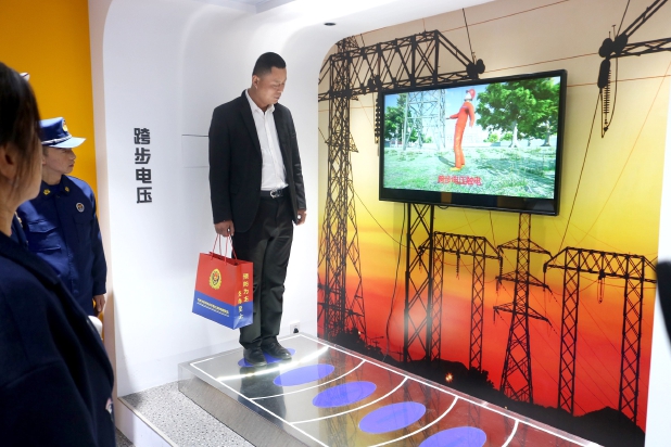 体验跨步电压项目.jpg