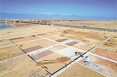     银川市第二第四污水处理厂片区河湖生态利用工程建设现场。本报记者 马楠 王洋 摄