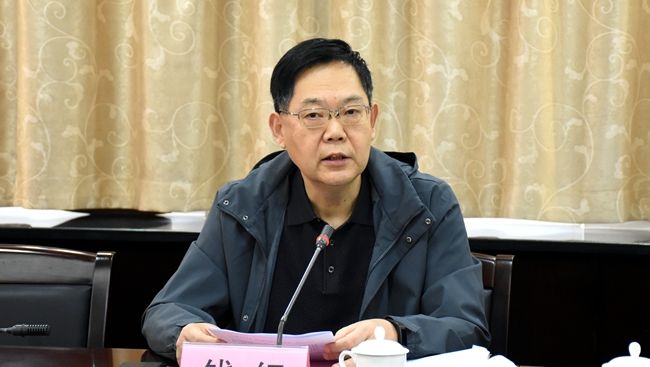 老科协会长作年度报告.jpg