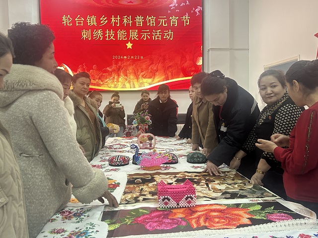 克孜勒村科普馆“元宵节”刺绣技能展示活动现场 (6).jpg