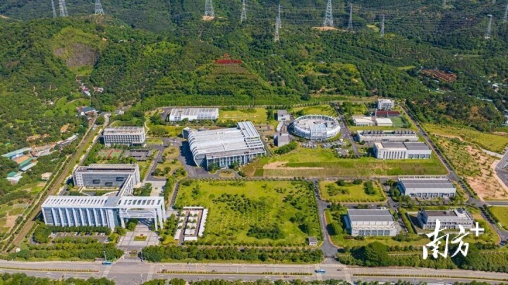 位于广东东莞松山湖科学城的中国散裂中子源全景。中国科学院高能物理研究所供图