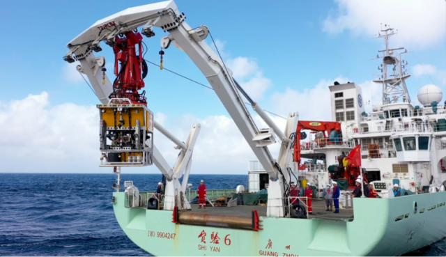 ROV系统搭乘“实验6”科考船完成海试