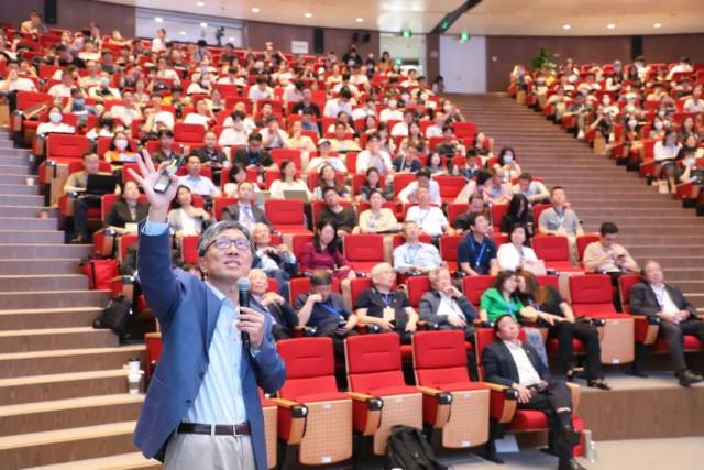 沈向洋教授2023年5月在港科大（广州）以“勇闯无人区”为题作主旨演讲