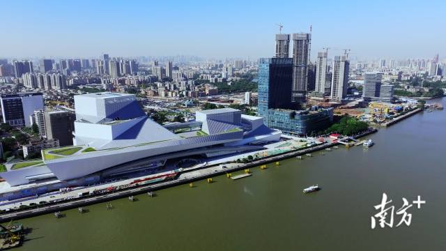 白鹅潭大湾区艺术中心。