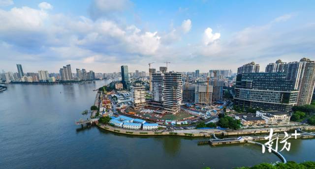 骆驼总部大楼。