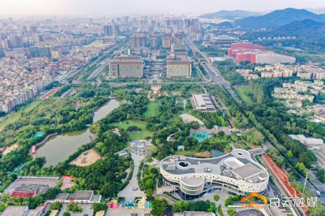 白云城市中心站周边地区的公共服务、宜居社区、消费中心等属性更为突出，与白云新城更为接近。图为白云新城。石建华 摄