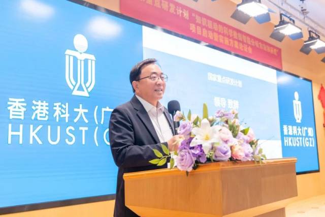 倪明选校长致欢迎辞。