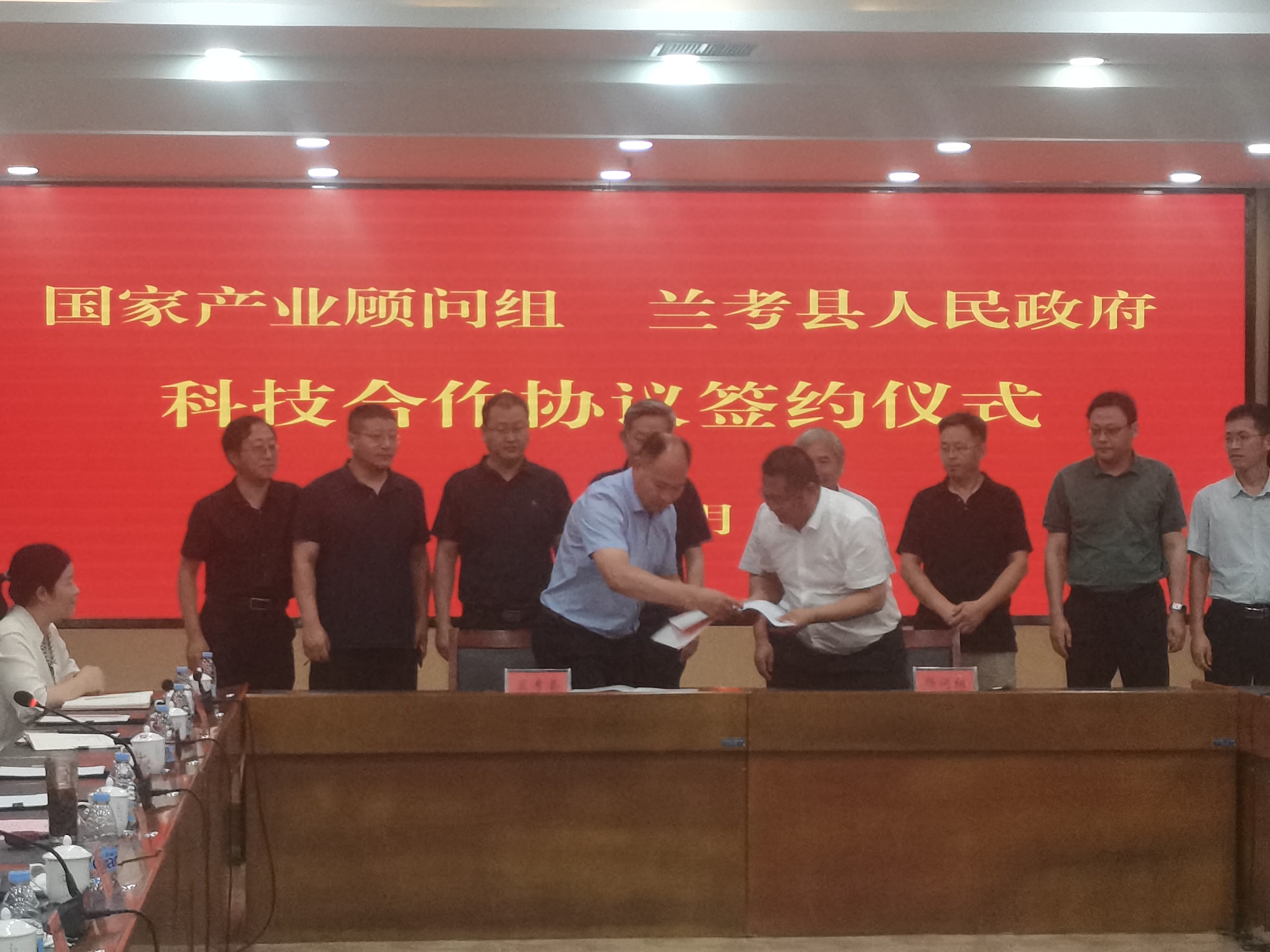 签约仪式.jpg