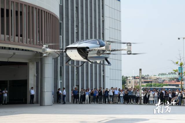 小鹏汇天eVTOL旅航者X2。