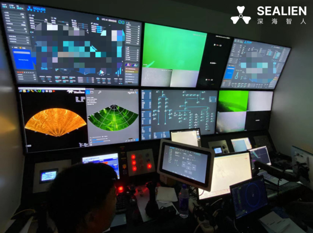 图 深海智人公司“金牛座”海底管缆埋设机器人水面控制室