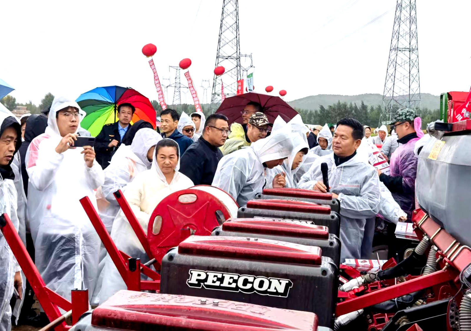2024-9-20农机地头展——辽宁花生生产全程机械化演示展示活动暨东北花生产业高质量发展论坛在阜新召开（农机所）1.jpg