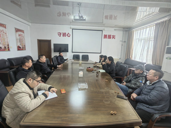 1 与普兰店区四平街道安书记等领导座谈.jpg