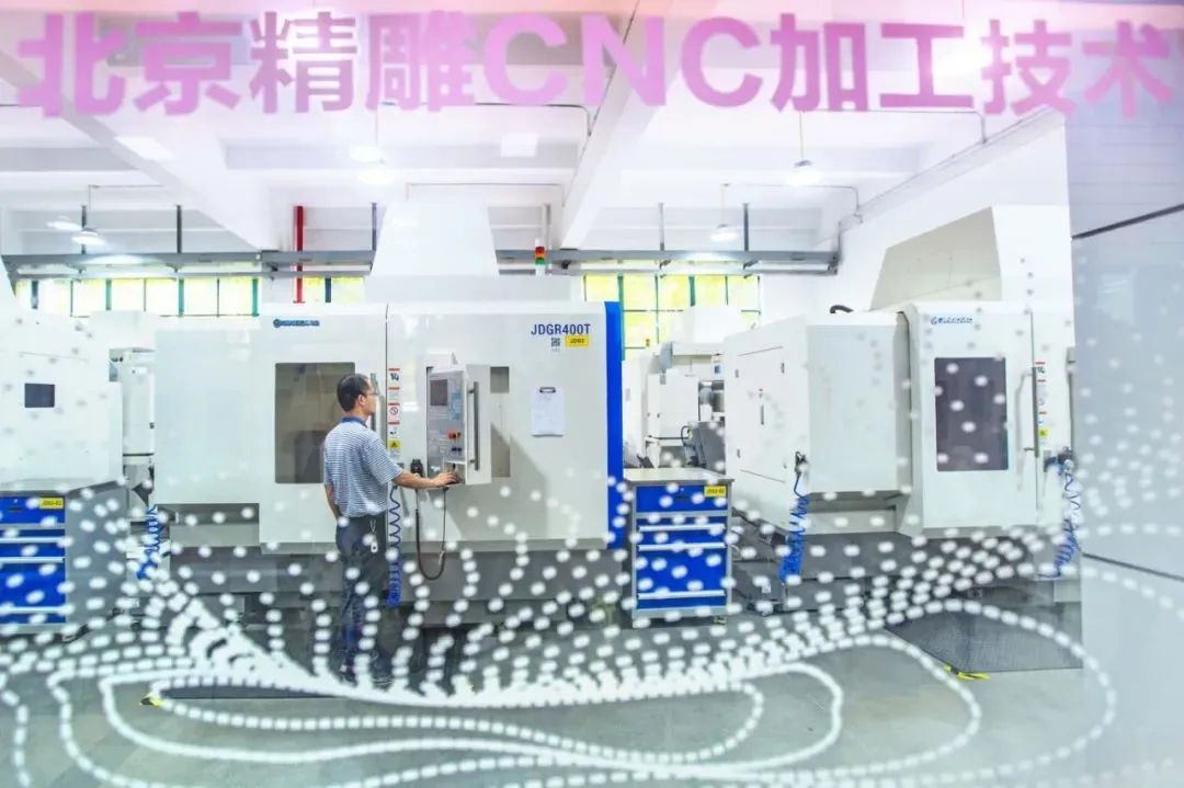 组照《创业创新在路上》13-3摄于常州科教城现代工业中心北京精雕CNC加工技术实训中心kh.jpg