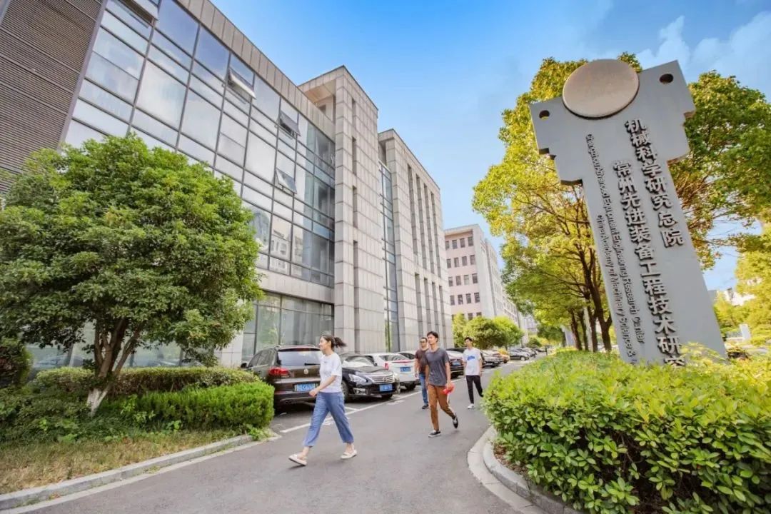 组照《增材制造的年青人》7-6 赵新华_副本.jpg