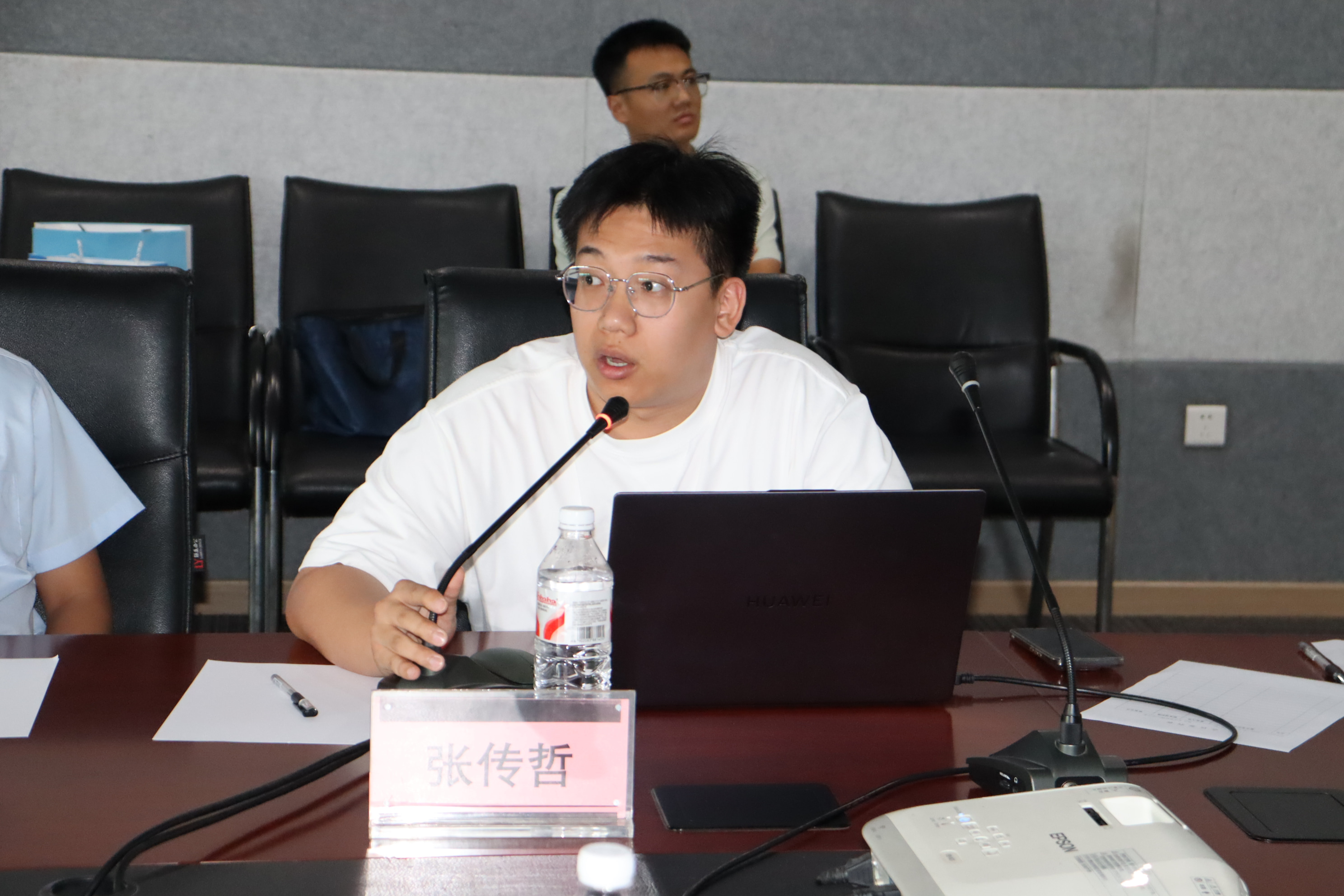 张传哲.jpg