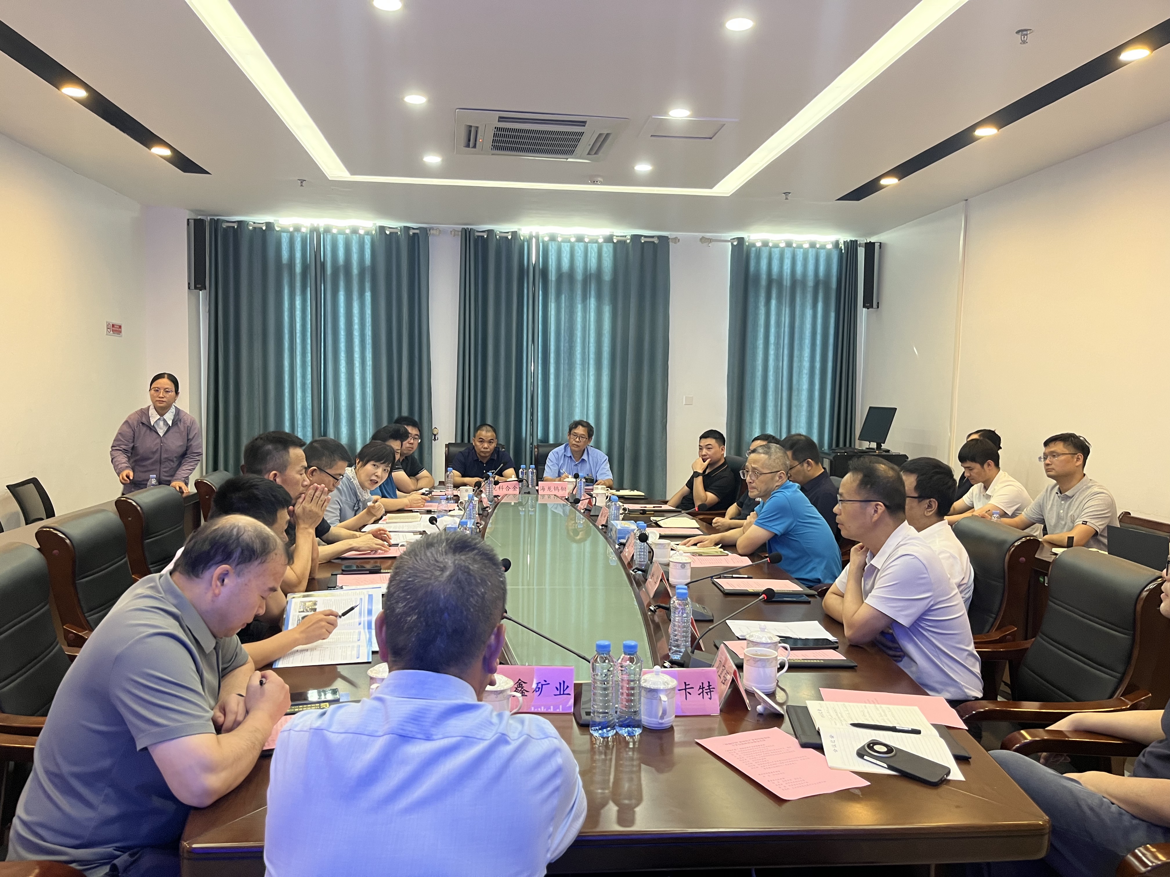 赣州高新区座谈会.jpg
