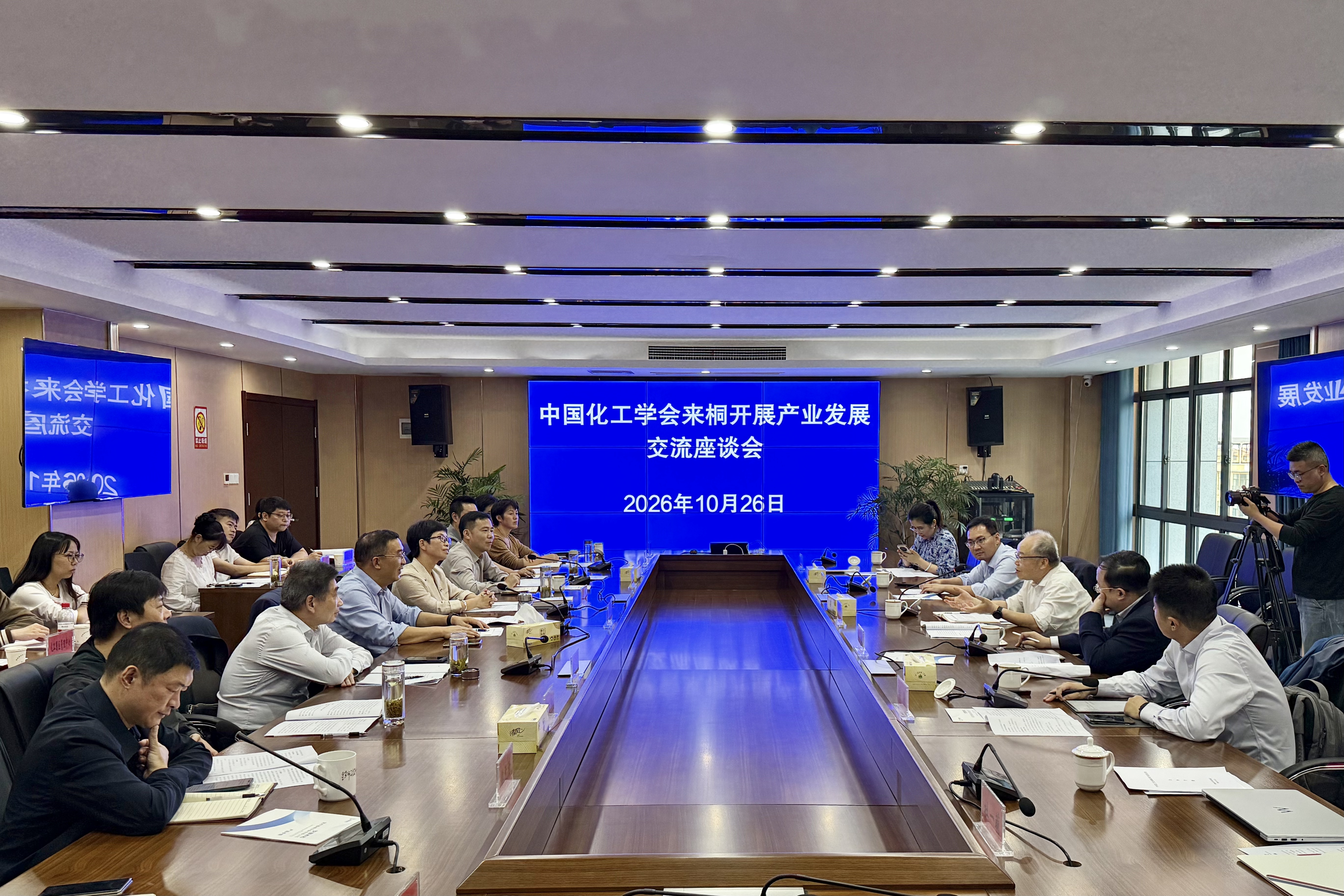 会场全景.jpg